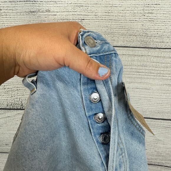 Levi's Women's 501 Light Wash Distressed High Waisted Denim Shorts Size 32 - Picture 8 of 8